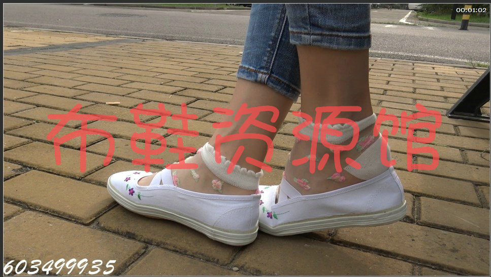 超甜重庆女孩 交叉带布鞋 1080P分辨率  10分22秒/737MB